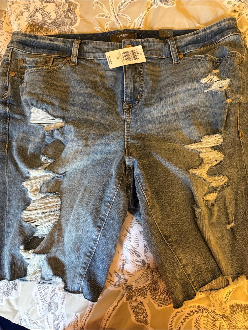 torrid Distressed Light Blue shorts new with tag